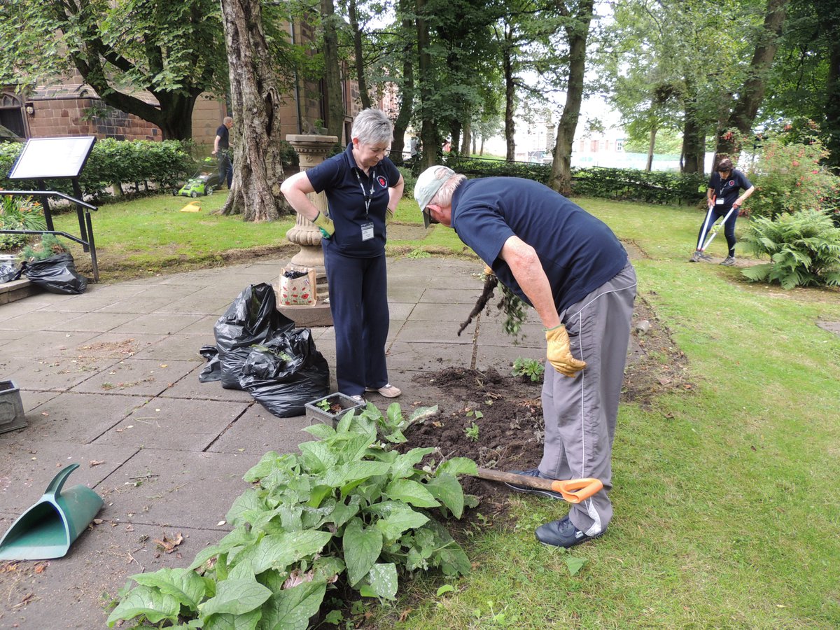 FriendsofFOPCC's tweet image. The Friends of Prescot Cemetery &amp;amp; Churchyard have had a lovely but very warm afternoon. We have concentrated our work today on the Garden of Rest. impossible to see anything. This is an area where there are cremated remains, but no maker/names allowed. The oldest graves are here.