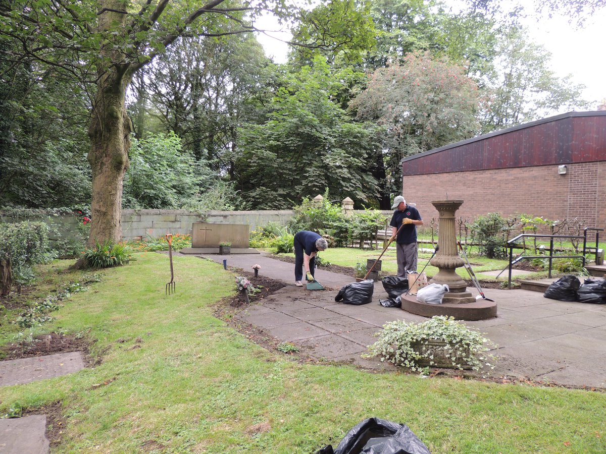 FriendsofFOPCC's tweet image. The Friends of Prescot Cemetery &amp;amp; Churchyard have had a lovely but very warm afternoon. We have concentrated our work today on the Garden of Rest. impossible to see anything. This is an area where there are cremated remains, but no maker/names allowed. The oldest graves are here.