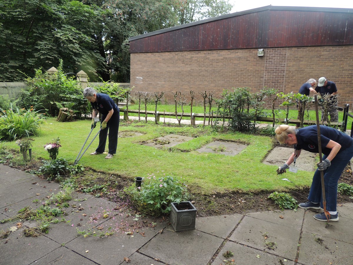 FriendsofFOPCC's tweet image. The Friends of Prescot Cemetery &amp;amp; Churchyard have had a lovely but very warm afternoon. We have concentrated our work today on the Garden of Rest. impossible to see anything. This is an area where there are cremated remains, but no maker/names allowed. The oldest graves are here.