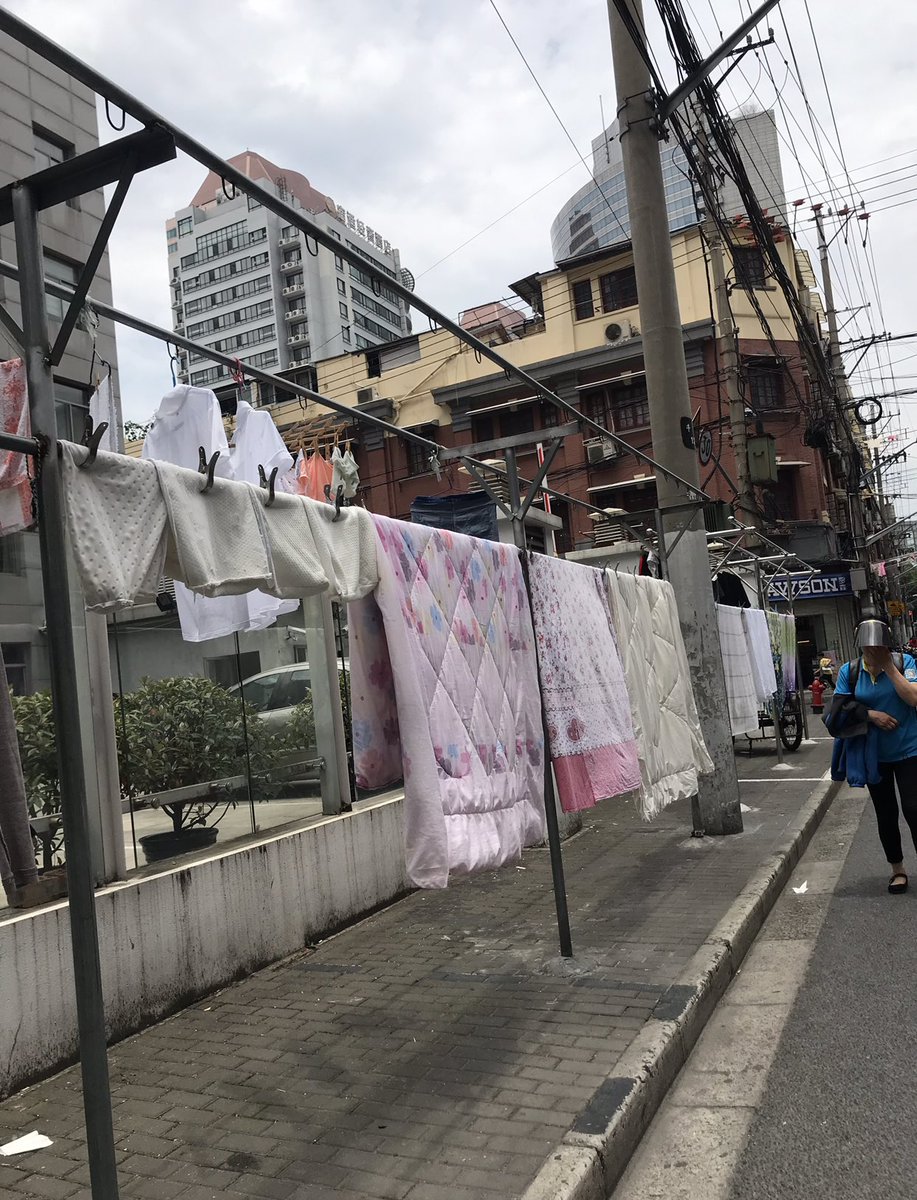 (3)Dryers aren’t really a thing in China. It’s not often people steal there so they just hang their clothes up outside