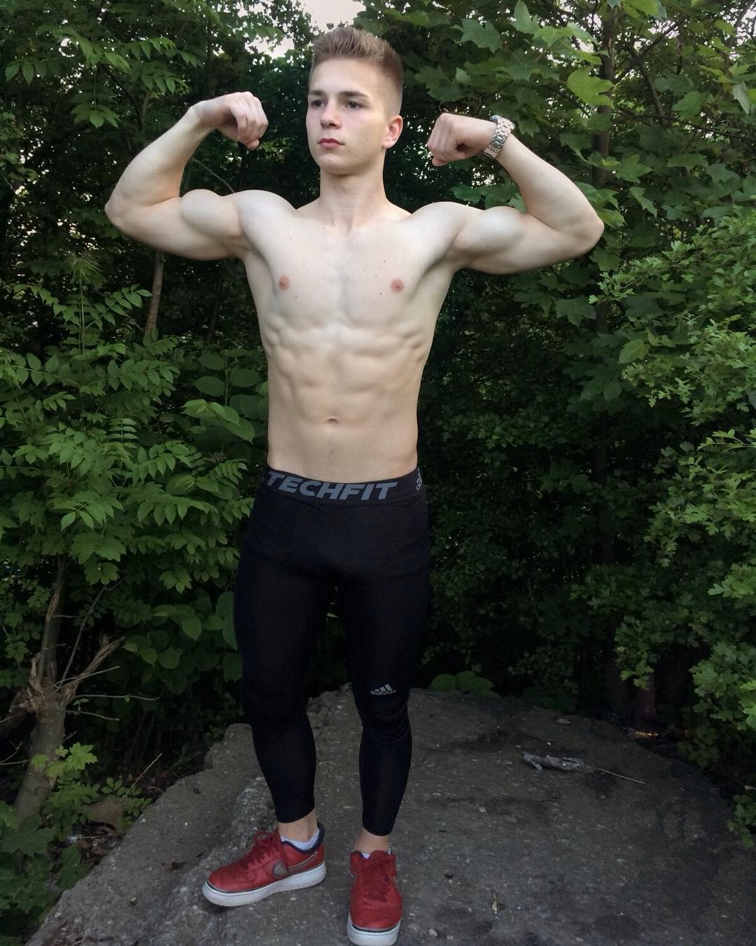 Flo on Twitter: 💪💪 - 15 Years Old - can you guess the Biceps size? #biceps #bizeps #muscles #15yearold #ripped #muscleguy #boys #teenagers #flexing #FitnessModel #muskeln https://t.co/97U943rK1R" / Twitter