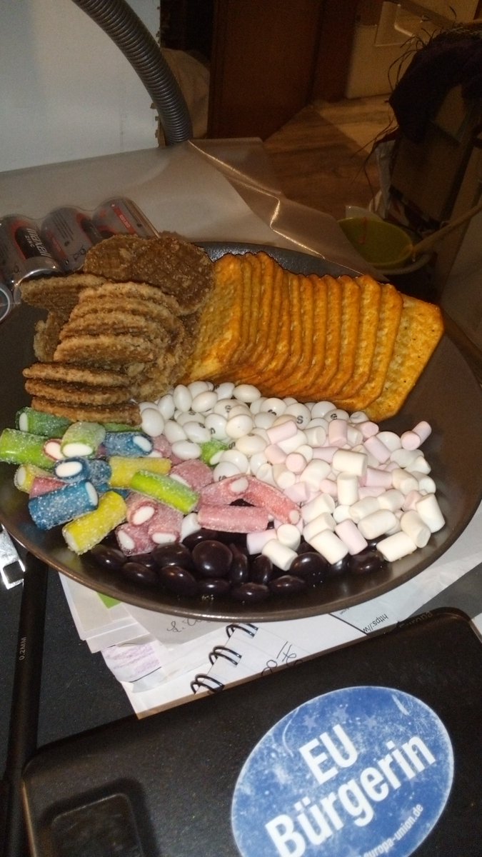bluerebelheart's tweet photo. How to survive the last @GISH night.... 
With @uddelhexe 

#GISH #gish2019 #gishmademedoit #food #sticky #damnitmisha #teamteatime #therainbowlosechesters @mishacollins @charliecapen @therainbowlose1 @GishTea https://t.co/oIT8pRuB6n