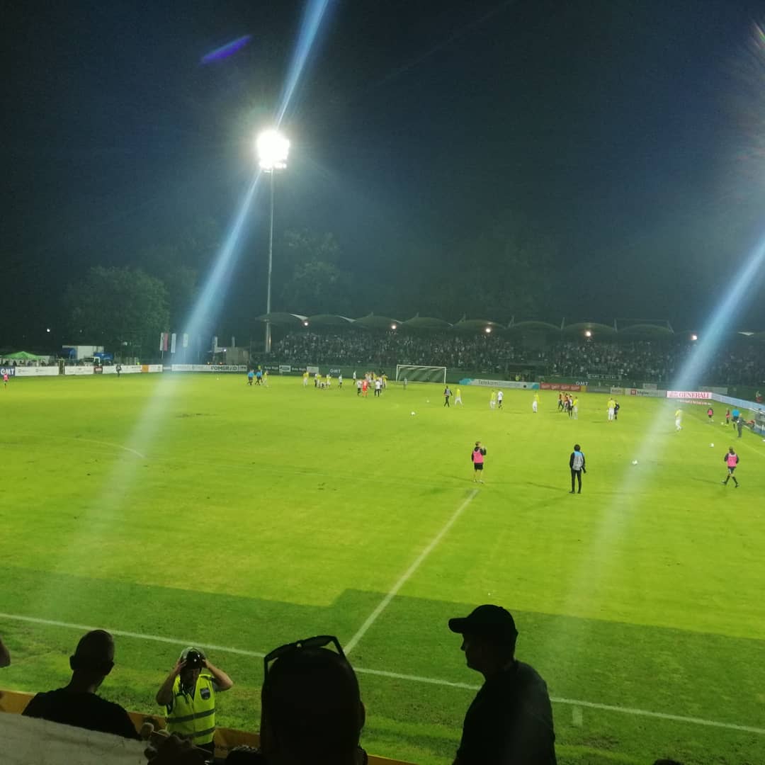 PersLuka's tweet photo. Samo naša Mura iz Murske!
Derbi, ki ga lahko sanjajo širom Slovenije! 👍⚽😎 https://t.co/njf1nixXqP