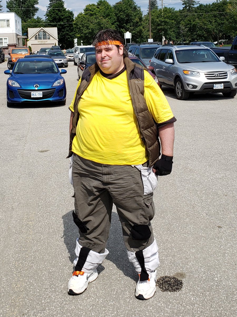 TheLightningRAD's tweet photo. Back from my 2nd #MuskokaCon with my buddy Luke, and my costume's FINALLY done right! 😁...with a few issues, but I can work with it.
#RealMenCanSew
#ICanSewAndSewCanYOU
#LetsVoltron
#HunkGarrettCosplay
#NeedMoreSafetyPins https://t.co/zUxntpggrw