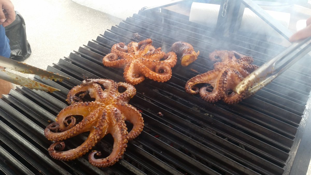 PochoSoprano's tweet photo. Sábado Asadero!! #BBQ #OCTOPUS #grillskill #grillpics https://t.co/xFfcREB8jo