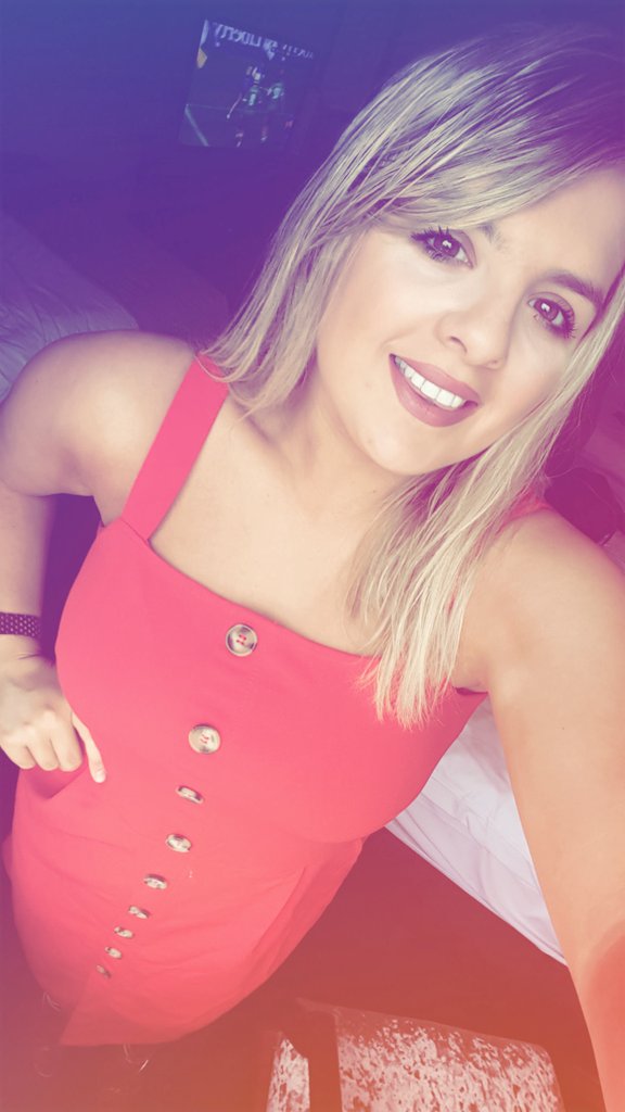 Missing the Camogie😢but swapping the sideline gear for some glam as im hosting the International <a href="/missmacra/">Miss Macra Festival</a> Festival tonight for the 2nd year in Thurles 🎤📸