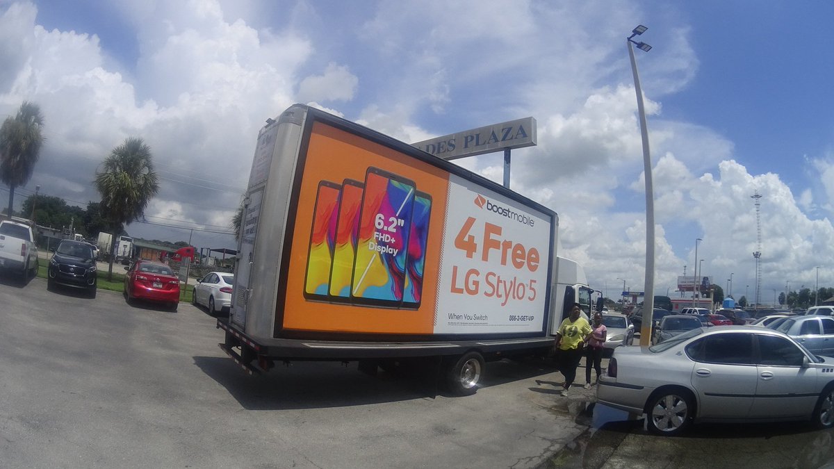 Hamburglar2001's tweet photo. VIP WIRELESS gives sone markeying love for the Belle Glade Back to School event mobile billboard and providing 1500 see through backpacks to all the local kids and families! #proud #VIPproud #theVIPboost @christrippVIP https://t.co/EiVSJ9407s