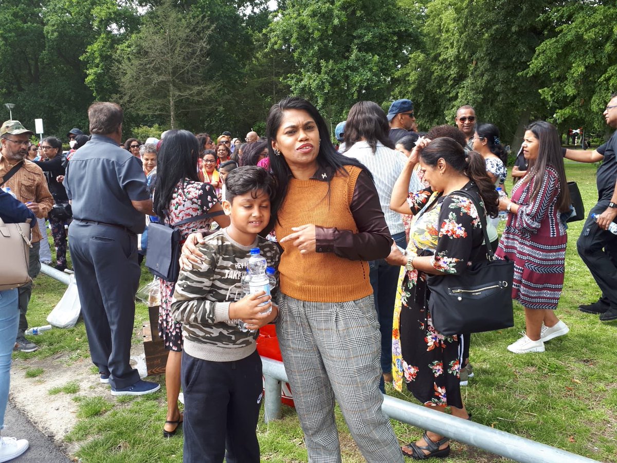 Start wandeling Zuiderpark. <a href="/FrankKanhai/">Frank. Kanhai</a> brengt 100 -en wandelaars -van jong tot oud- op de been. Bewegen is gezond, wandelen kost geen sportkaart en is bovendien gezellig. Zo maakt u contacten en vriendschappen en zorgen we met zn allen voor het bestrijden van de eenzaamheid!