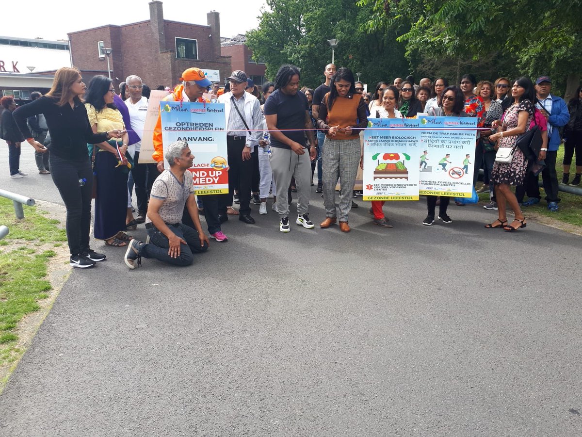 KParbhudayal's tweet photo. Start wandeling Zuiderpark. @FrankKanhai brengt 100 -en wandelaars -van jong tot oud- op de been. Bewegen is gezond, wandelen kost geen sportkaart en is bovendien gezellig. Zo maakt u contacten en vriendschappen en zorgen we met zn allen voor het bestrijden van de eenzaamheid! https://t.co/y3TwIcwE4c