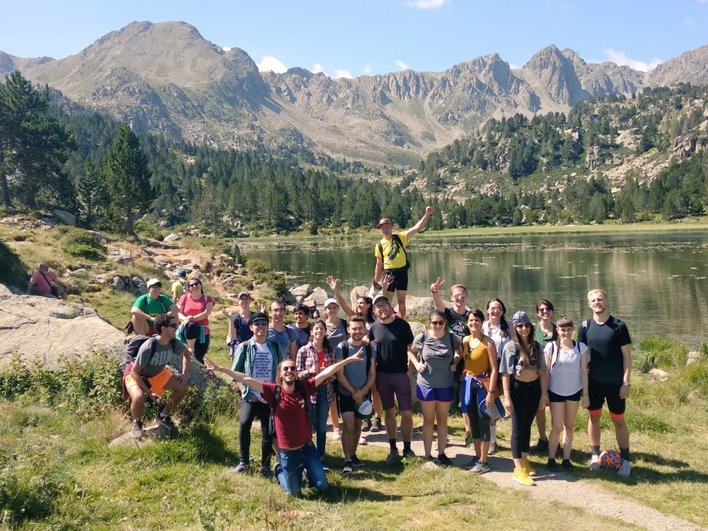 reneepera's tweet photo. Avui hem anat d'excursió i hem fet el cim de Montmalús (gairebé 2.800m!) i hem quedat enamorats del paisatge 😍 Tot i que, tot sigui dit, hem acabat baldats, ens ho hem passat molt bé! 😁 Alguns valents fins i tot s'han banyat a un estany d'aigua molt freda 😱 
#CULC19 https://t.co/dvQviyvwtV
