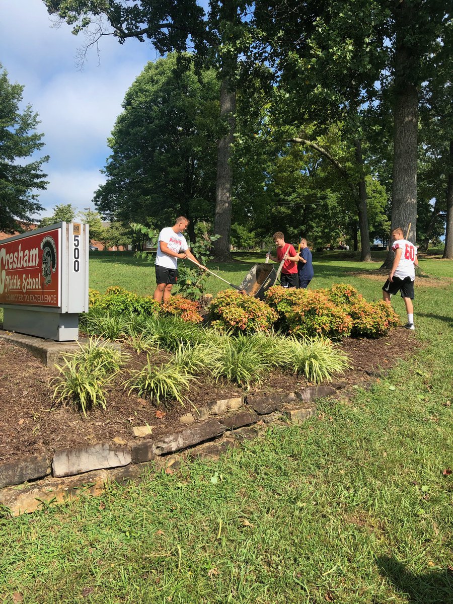 _CoachBR's tweet photo. When @gmprincipal needs help on campus clean up day guess who came to lend a few helping hands. You know why we here. #ServeBeforeYouLead #FTCstrong #FAMILY https://t.co/lkwwOSFVMd