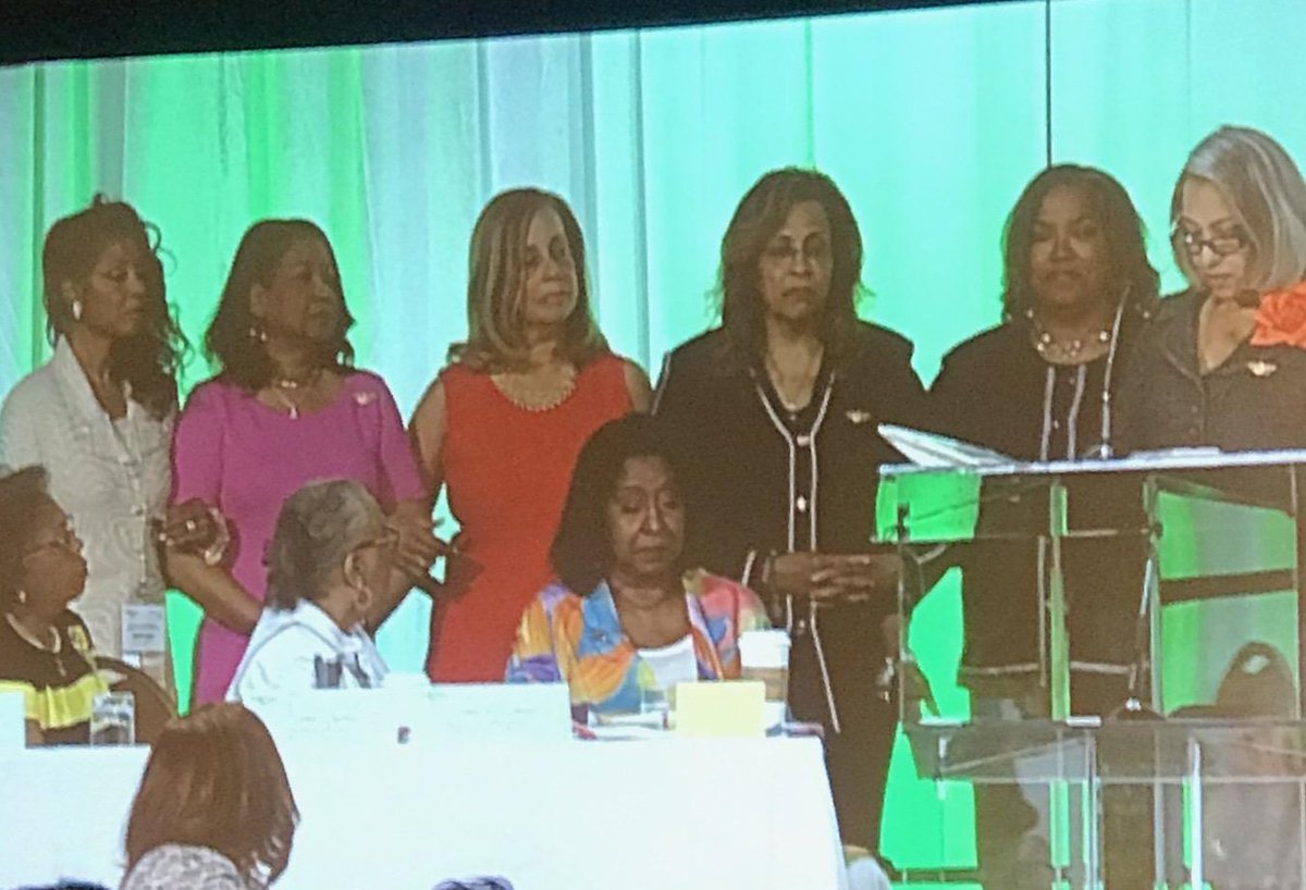 calinksinc's tweet photo. Congratulations to the newly installed Central Area Officers! #CAC45 #calinksinc #linksinc https://t.co/UFfOGltbt0