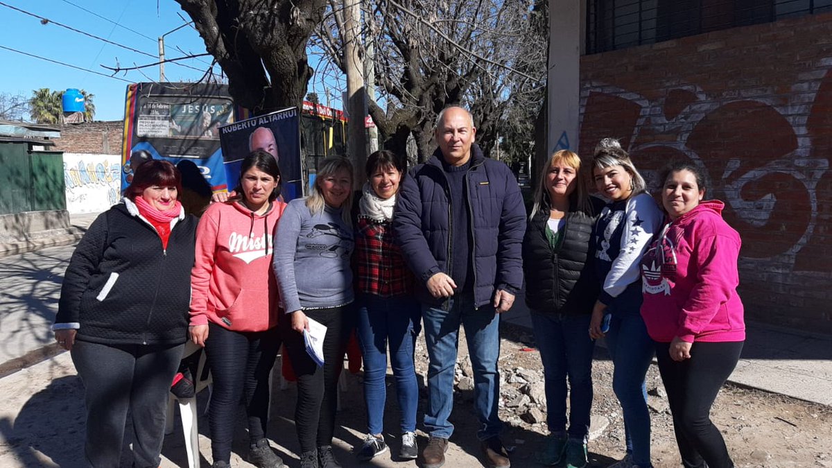 crispizzani's tweet photo. Hoy mis compañeras de Barrios de Pie salieron a las calles de Ituzaingo, a contarle a los vecinos y vecinas las propuestas que tenemos desde #ConsensoFederal para nuestro distrito!
Este 11 de Agosto acompáñanos!
@roberaltarrui INTENDENTE! 

@DanuDi73 https://t.co/Ro3EWdkZkE