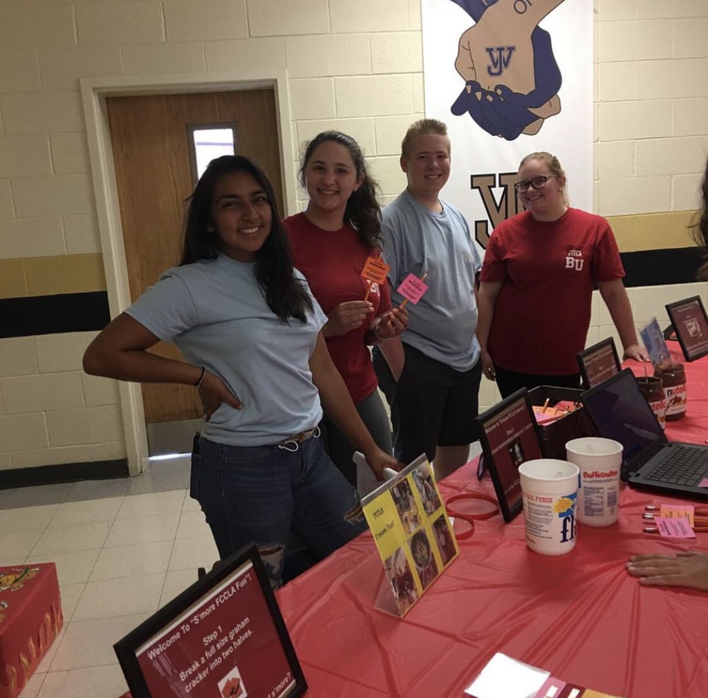 virginiafccla's tweet photo. James Wood High School #FamilyAndConsumerSciences students and #FCCLA chapter officers spent time this week recruiting new #VAFCCLA members from their incoming class of ninth graders! We look forward to seeing how you tell #YourStoryOurStory in 2019-2020! #GoForTheRed @JWHSFCCLA https://t.co/JaJdKJ12MI