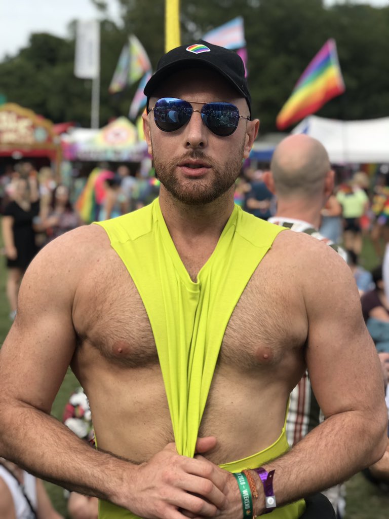 Not takin me top off like some of the gays coz I’m just too classy 👯‍♂️💅🏻🙌🏻👯‍♂️ #BrightonPride2019