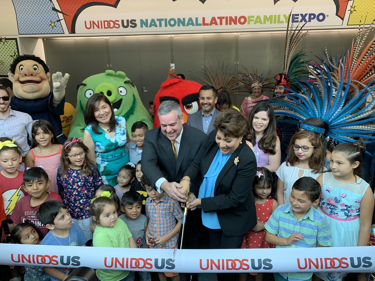 HNMagazine's tweet image. @HNMagazine Is live @WeAreUnidosUS and Expo Ribbon Cutting Ceremony with President @JMurguia_Unidos @UPS #UnidosUS19 #latinoexpo #DiversityComm