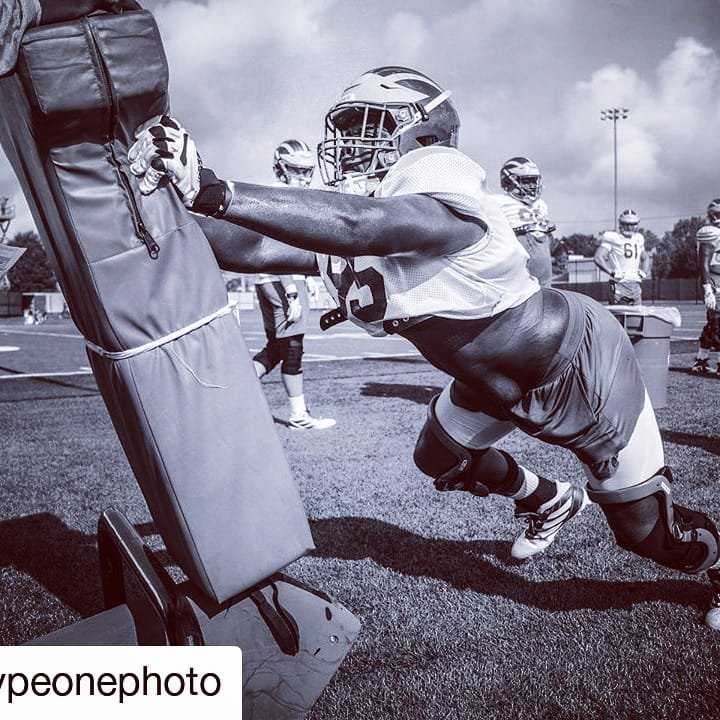 ApostleFrank's tweet photo. #DaGrindIsReal #DawgDaysOfSummer #95NoEzPass #DemBurtonBoyz #ChipMinded - Day 3 of Fall Camp! Photo Creds to: @typeonephoto https://t.co/CN7CL8syeX