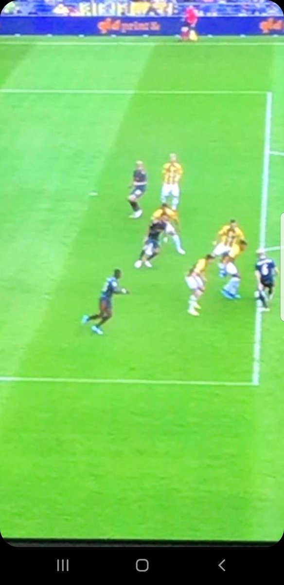 En dit is geen buitenspel en wel een doelpunt. Schaf de #VAR maar af... #vitaja.