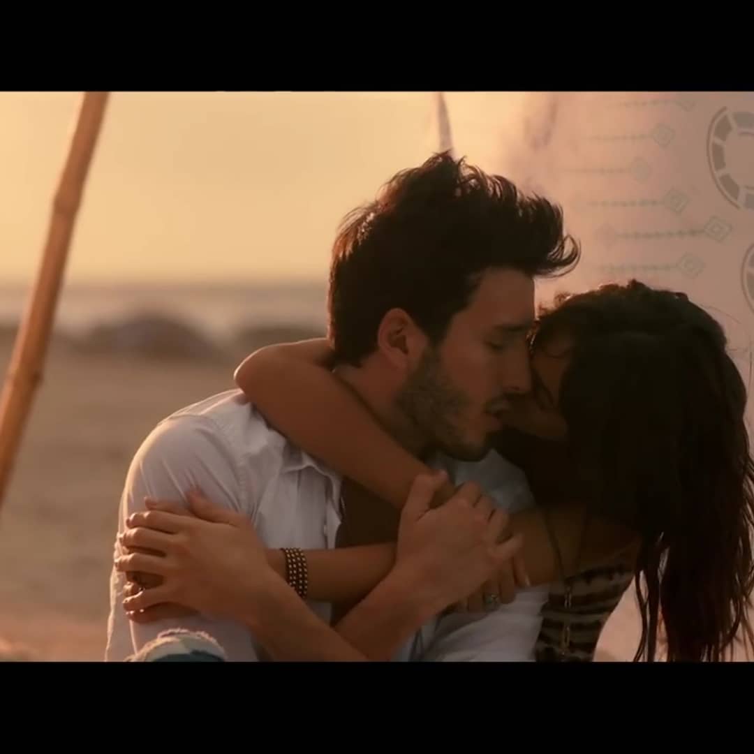 4eycuba's tweet photo. Baby no te vayas, Tini no te vayas, quédate conmigo aquí bailando en esta playa... Ha pasado un año ya de esta hermosa colaboración #QuieroVolver #Sebas #SebastianYatra #YatraYatra #TeamYatra #ForeverYatra #4ey #tinistoessel #yatra #tini #sebastini #teamyatra #YatraCuba ~ L🇨🇺 https://t.co/sRA3AGSvE2