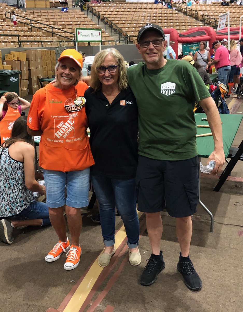 Thank you to stores 723, 734, and 775 for volunteering to assist in #kidsworkshop ⁦<a href="/Williamsonfair/">Williamson County Fair</a>⁩ !!  ⁦<a href="/JaysunDauer/">Jaysun Dauer</a>⁩ ⁦@VolsRunSEC⁩ ⁦<a href="/HomeDepotMike/">Mike Brown</a>⁩ ⁦<a href="/lizdauer/">liz dauer</a>⁩ ⁦<a href="/SheaKing75/">Shea King</a>⁩ ⁦@njr2408⁩