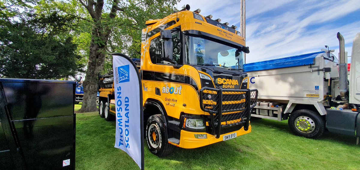 HGVTraders's tweet photo. Tucked away in the shade but there's no hiding the quality tipping bodies from Thompson's. 🔥🔥🔥
@CentralDemo @ThompsonsTTS @ThompCommLtd @Thompsonseparts @ThompsonsTipper 
#TruckFestScotland #truckfest https://t.co/vGYZU1LK4r