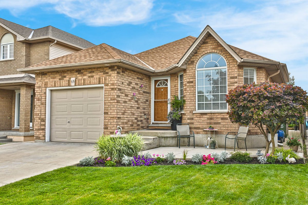 Anth_DAlesio's tweet photo. Check out this listing! Stoney creek mountain. 4 Level Backsplit.☀️ https://t.co/xVT6NZc2O2 https://t.co/lABpmvSQOT