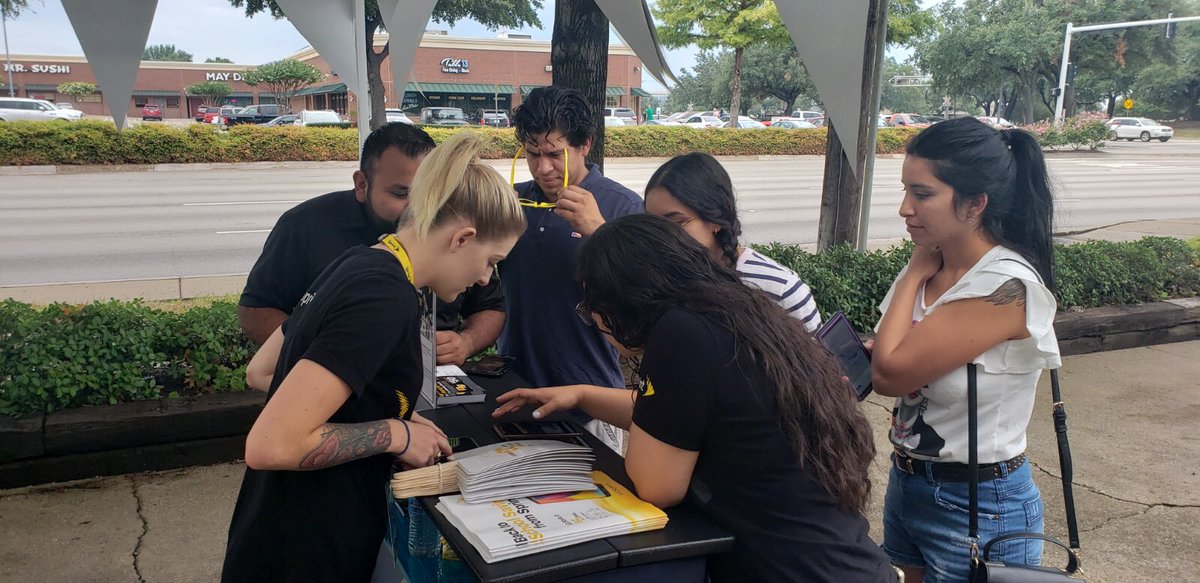 JohnStevens_'s tweet photo. It’s hot outside and so are our #5G speeds! From noon to 2PM today, anyone who can beat our LTE speed will receive $100 Visa GC. So far - we don’t have any winners! We are rocking it! #Speedtestchallenge @MichelCombes @SprintCTO https://t.co/bEr9t4nCB7