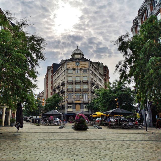 Mellovestravels's tweet photo. Square de l'aviation, une de ces pépites un peu ignorées de Bruxelles avec dans le fond, le superbe Immeuble de la Prévoyance Sociale.
Vous aimez ? .
.
.
.
.
.
#artnouveau #Bruxelles #brussels #brussel #igbrussels #igersbrussels #igersbruxelles #visitb… https://t.co/LF4PLbPaJI https://t.co/ROyZBGAHRe