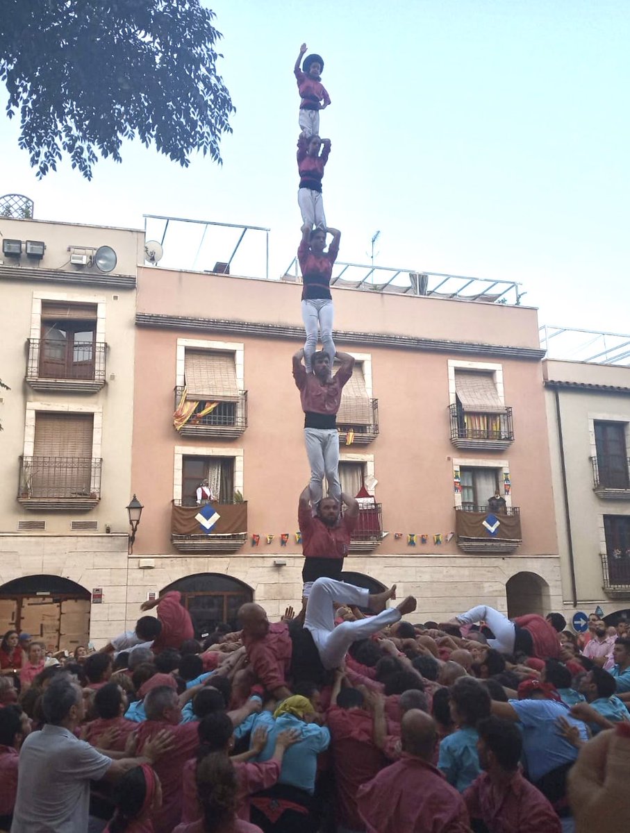 collavella's tweet image. Vila-seca tercera ronda, 4 de 8 amb el pilar  descarregat!
#ADNCollavella 
#castellers