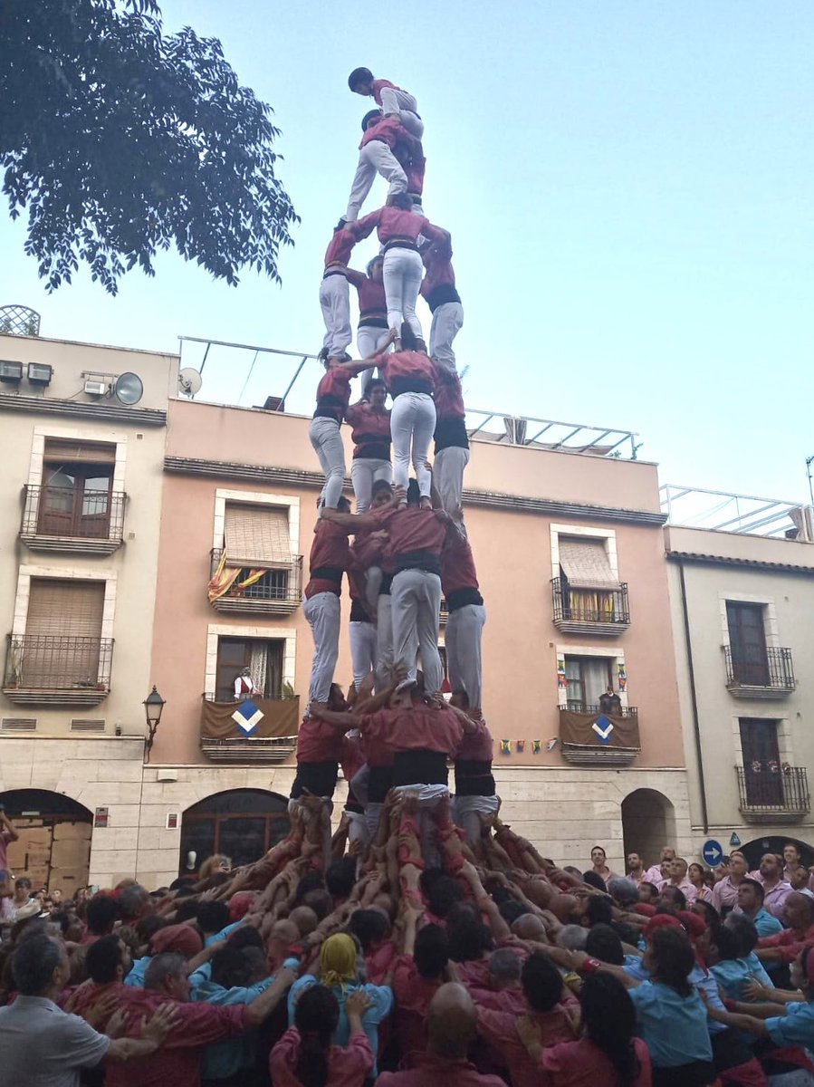collavella's tweet image. Vila-seca tercera ronda, 4 de 8 amb el pilar  descarregat!
#ADNCollavella 
#castellers