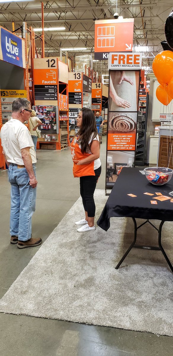 SantiagoSM6623's tweet photo. Having a great day with, Truly Free carpet install. 3 measures already! Killing it! https://t.co/mzCKJ9EMJe