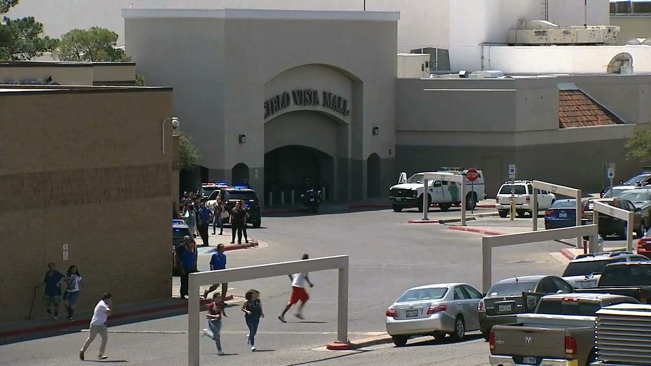 Shooter at Walmart at El Paso Mall EBENSwzX4AAbpGn?format=jpg&name=large