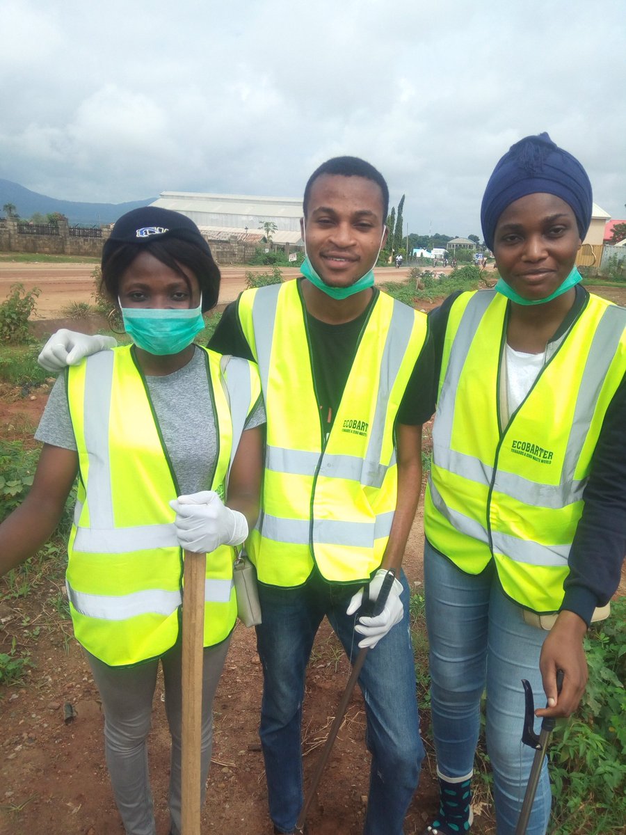 wura360Modupe's tweet photo. Creating awareness(sensitization) about recycling, and clean up of waste product at Kuje local government Abuja, Nigeria
#Ecobacter
#humansofecobacter
#Kujecleanup https://t.co/zM3moblIWc