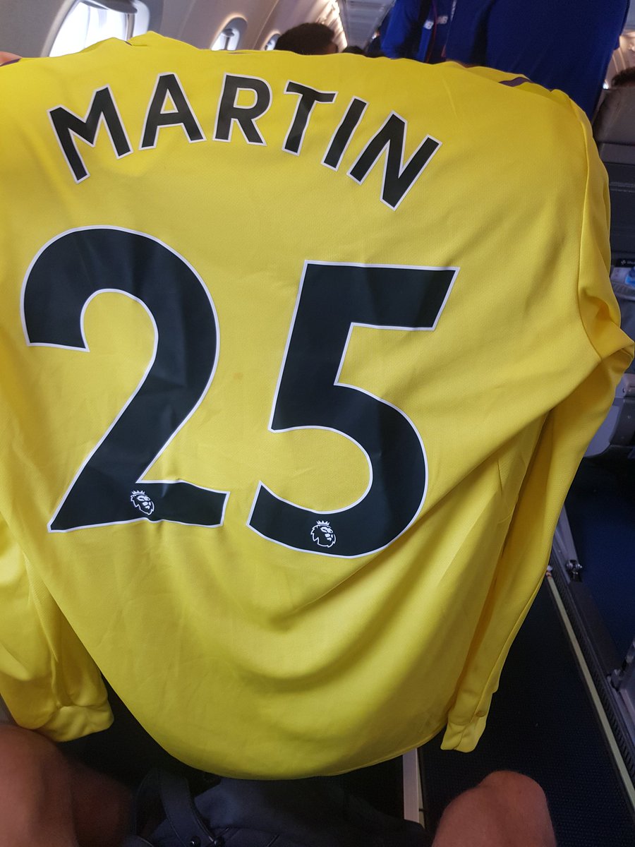 Mikel San Jose Nice To See U Again Dmartin Gk My Friend Long Time Ago Playing Together At Lfc Really Happy To See U Today All The Best Westhamathletic T Co Llbq3chqpo