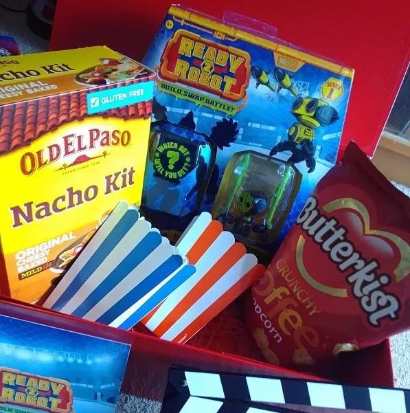 FamilyClanBlog's tweet photo. AD | We had a #Ready2Robot Movie Night and it was the best night ever!
Are your children mad for Ready2Robot, this would make the perfect family night with nachos and popcorn. I was just like being at the cinemas! #movienight
Read more about it here https://t.co/If2yPrbVYG https://t.co/Dwt1PauCYm