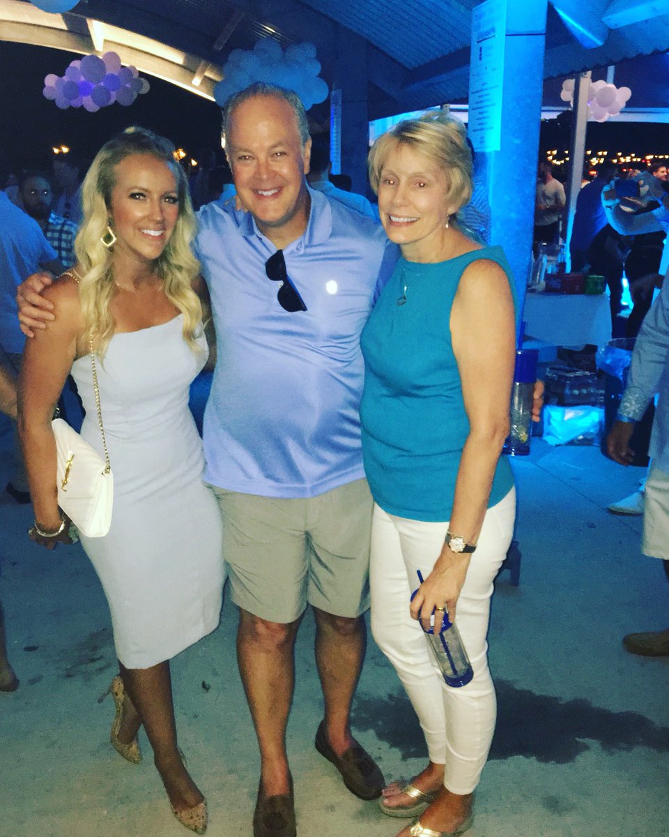 Jenna8515's tweet photo. What an amazing turnout for the 8th annual #summersplashbuffalo benefiting @RoswellPark @CourageofCarly #skysthelimit #crushcancer #findacure #buffalo coming together for a great cause! https://t.co/J45eNhsFby