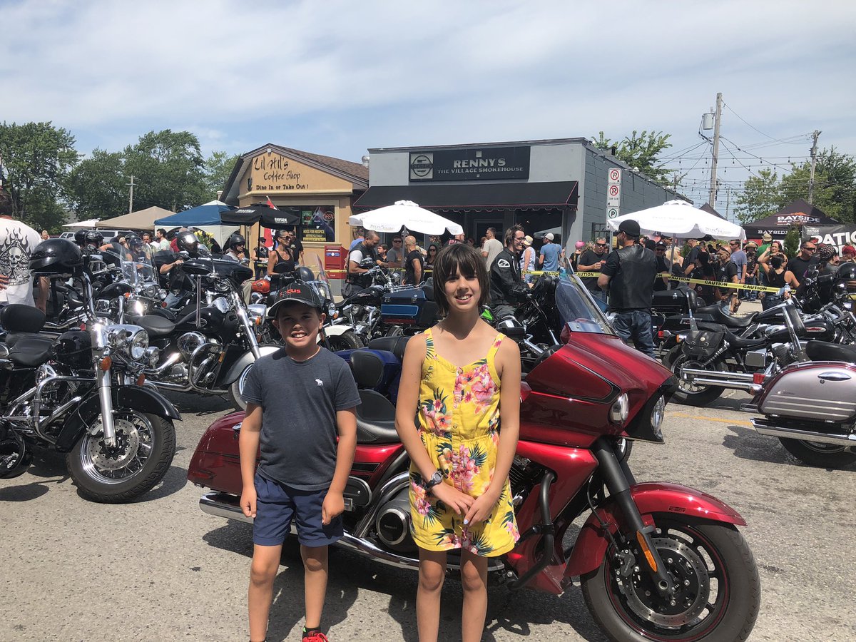 Chris1Renwick's tweet photo. Wheatley and Chatham-Kent welcome Hogs for Hospice for a stop over and a bite to eat. #earplugs #talktothemayor @DarrinCanniff https://t.co/kvCfq0z9Fk