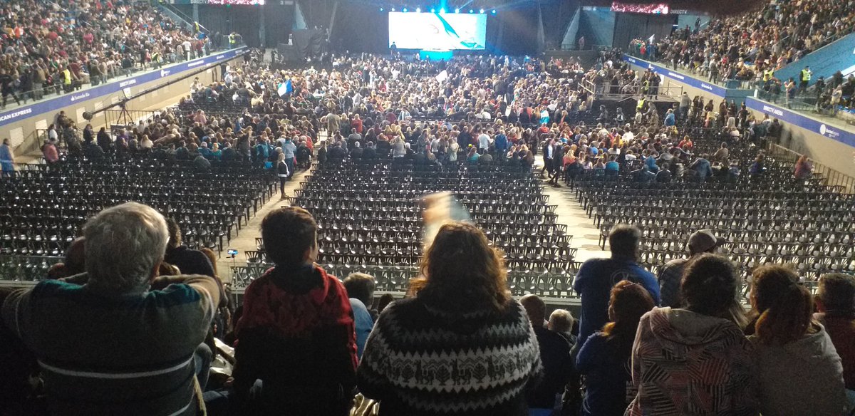 LoreBattistiol's tweet photo. Se va llenando el #DirecTVArena viene @CFKArgentina https://t.co/l9Jz4ZYB7P