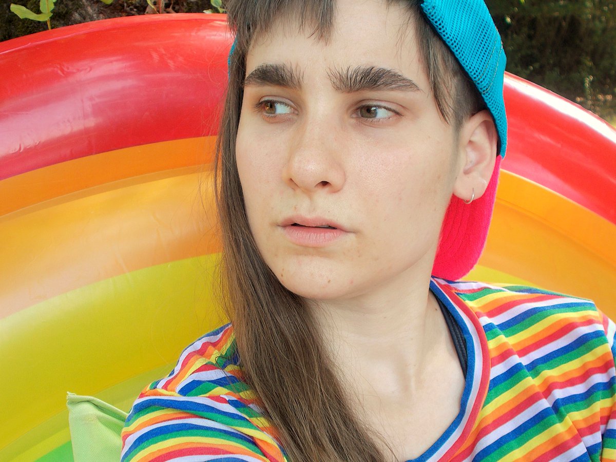 maryancoincoin's tweet photo. #bigbrows #rainbow #arcenciel #colorful #multicolor #nonbinaire #nonbinary #ThisIsWhatNonBinaryLooksLike #androgyne #androgynous #summer #Ete2019 #queerbeach https://t.co/j4kjzgjZsw