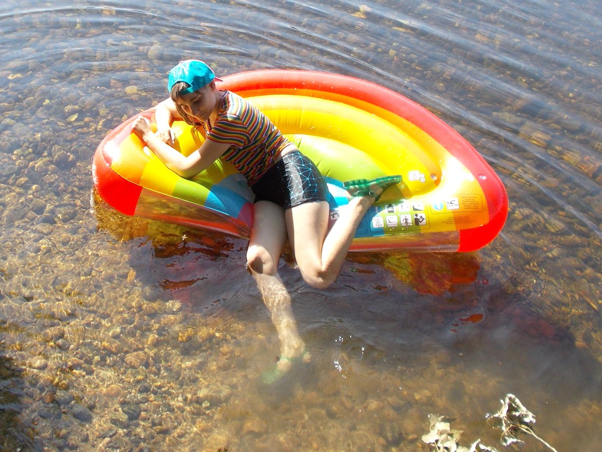 maryancoincoin's tweet photo. #bigbrows #rainbow #arcenciel #colorful #multicolor #nonbinaire #nonbinary #ThisIsWhatNonBinaryLooksLike #androgyne #androgynous #summer #Ete2019 #queerbeach https://t.co/j4kjzgjZsw