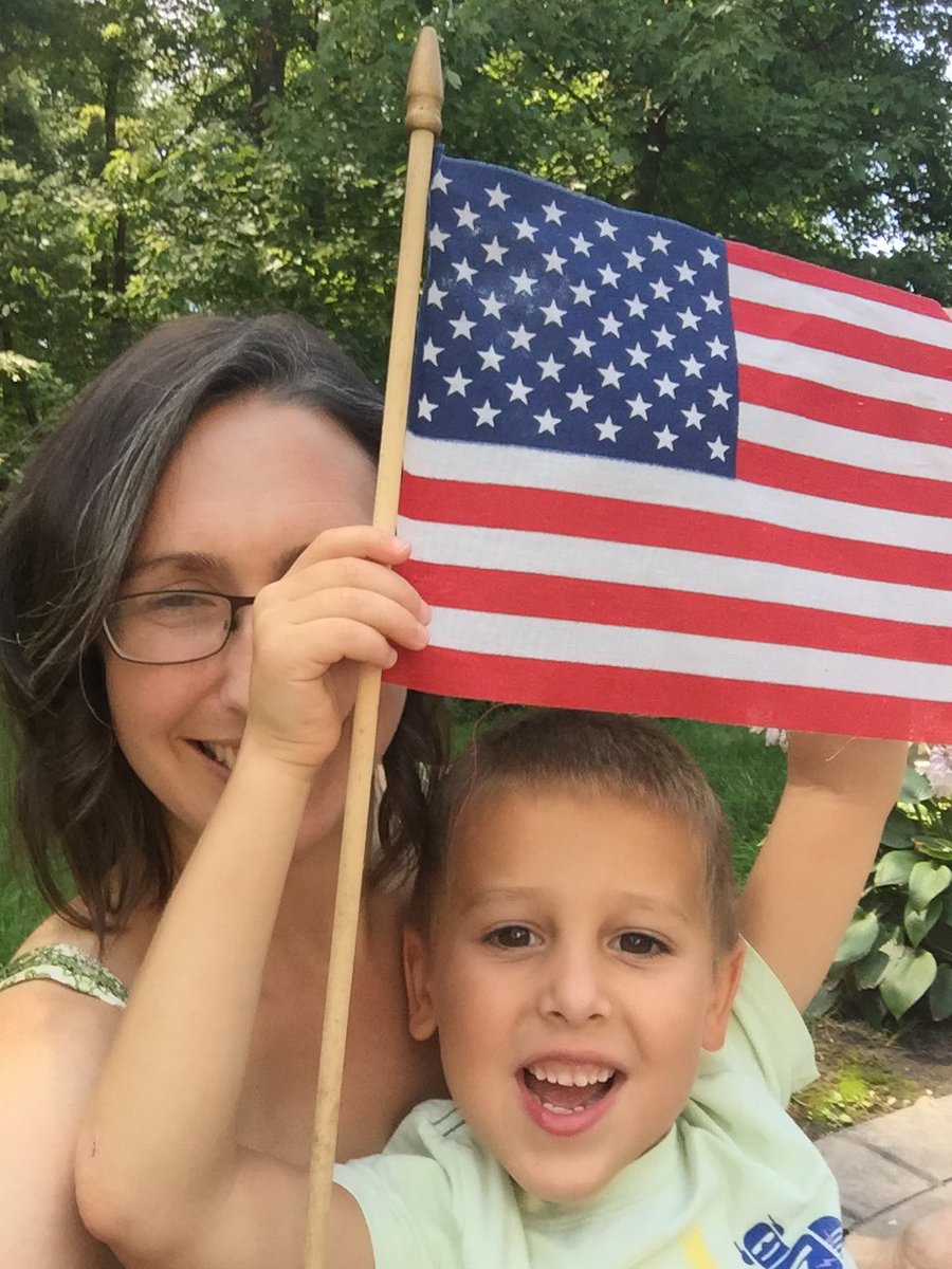 limeinacoconut7's tweet photo. Trying to get a good picture for #ARMYStarlightProject with my baby Armys 💜... getting the flag in there was waaay more difficult than it should have been 🤣🤣
@BTS_twt https://t.co/aRUbr1faKw