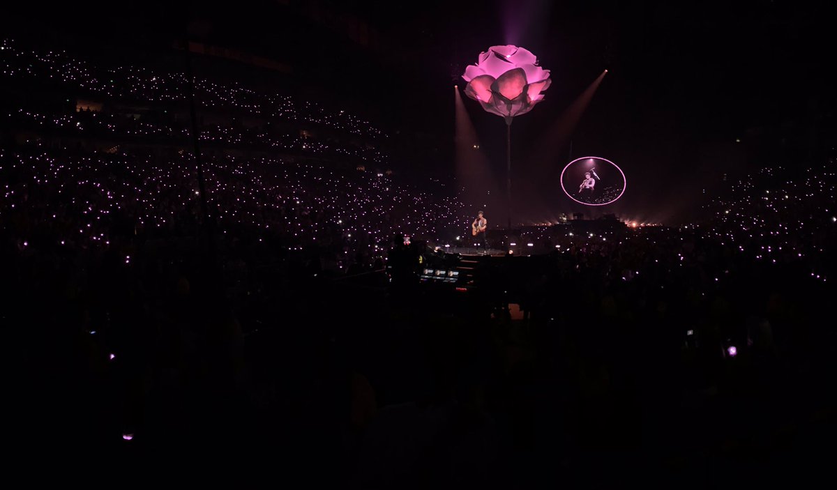 middle school Gabby came out last night❤️ #ShawnMendesTheTourNashville