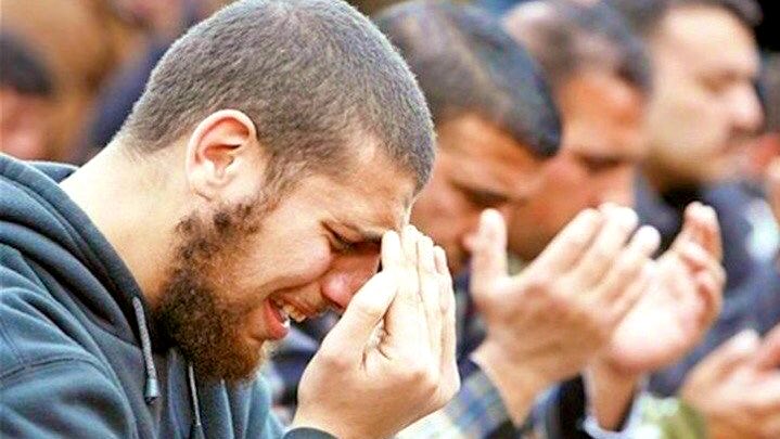 Habeebinamdar's tweet photo. Prophet ﷺ Said:
“Allah is shy to give you nothing when you raise your hands &amp; make Dua.” (Abu Dawood)
Allāhu akbar ♥️
Ya Allah protect each &amp; every brother &amp; sister of Kashmir &amp; Syria 🤲😭 https://t.co/rj63pPJ5JF