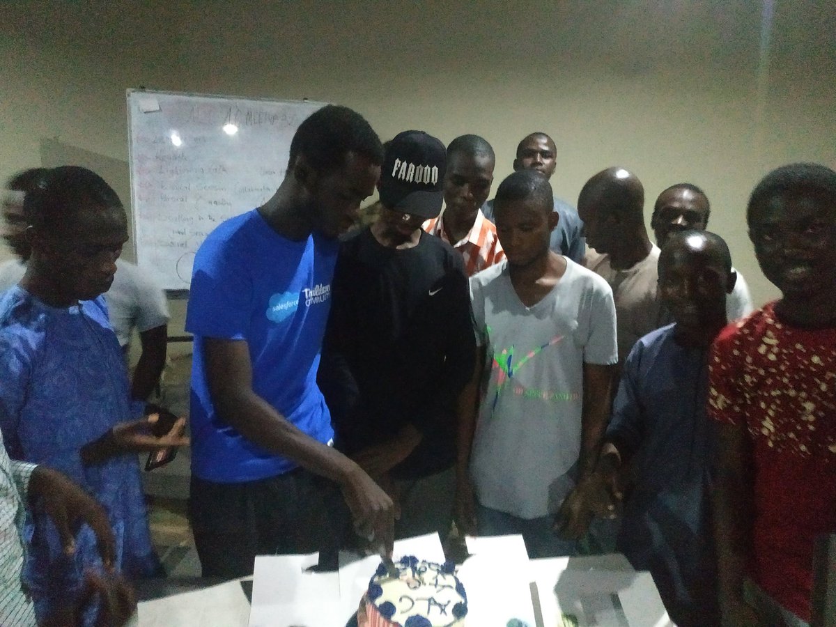 Phatergh's tweet photo. Yet another blissful day for these folks today, I pray your graduation is your first stepping stone of success π we shall prosper together
@Mujtaba__ibb
@ZunnurayniIdris
@aasharif_
@thisisCyberlord
@Andela
#Alc_4.0 https://t.co/fKcBRrtTlL