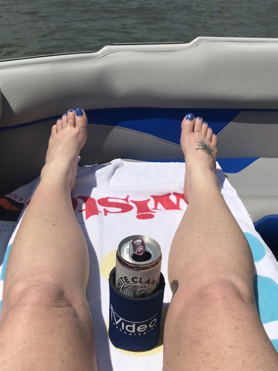 TracyLZiegler's tweet photo. Nice day for a boat ride! https://t.co/uKqxjfmELq
