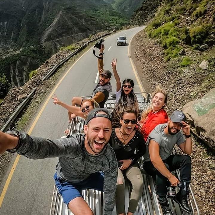 Foreign Tourists on Karakoram Highway, Gilgit- Baltistan. 📸 @lexielimitless
#travelpakistan #KashmirUnderThreat #KashmirTroopBoost #kashmir #NeelumValley #murree #hunza #skardu #khaplu #travel #naran #babosartop #Pakistan @TourismDialogue @PakistanNature @ScottDisick @Himalaya