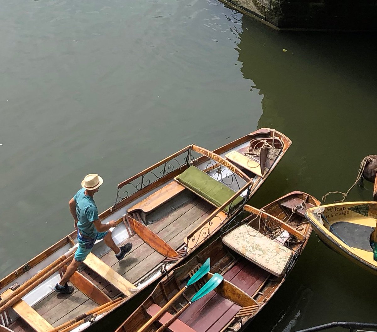 Boat skipping #Richmond #Thames #London