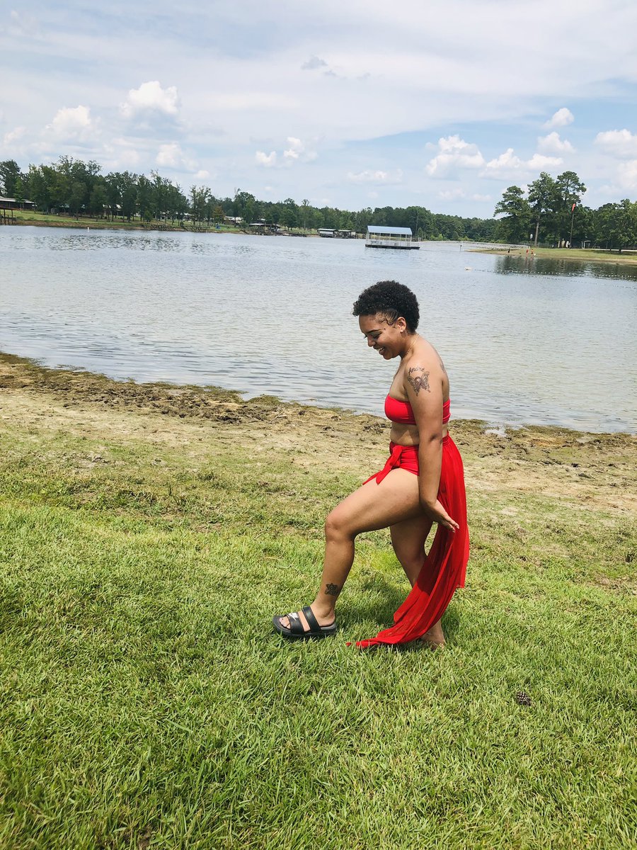 Nad_ia_'s tweet photo. Natural Thigh Action 🌹😘👑 https://t.co/gCWQ6mCEV7
