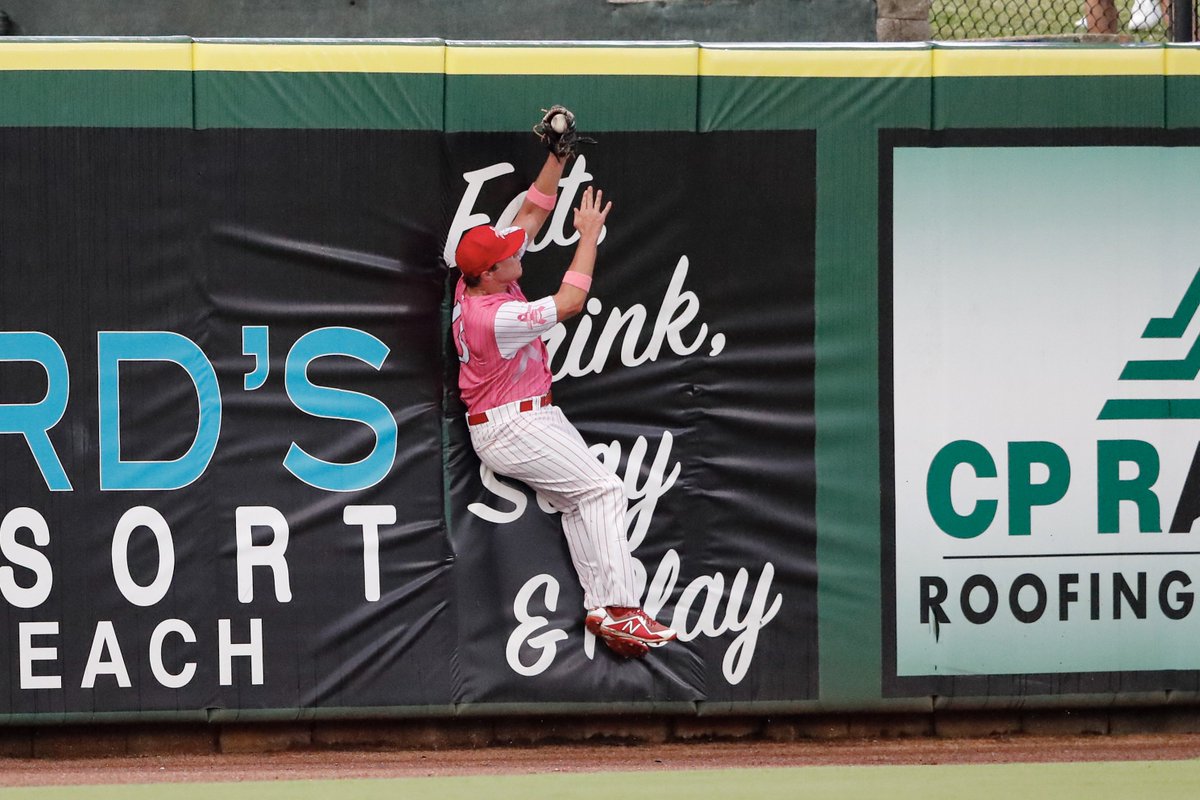 Threshers's tweet photo. ICYMI: @benithen had 2⃣ incredible catches in the sixth inning last night! It was Aklinksi's first game back with the Threshers since being placed on the IL on June 28. https://t.co/SLf82owoox