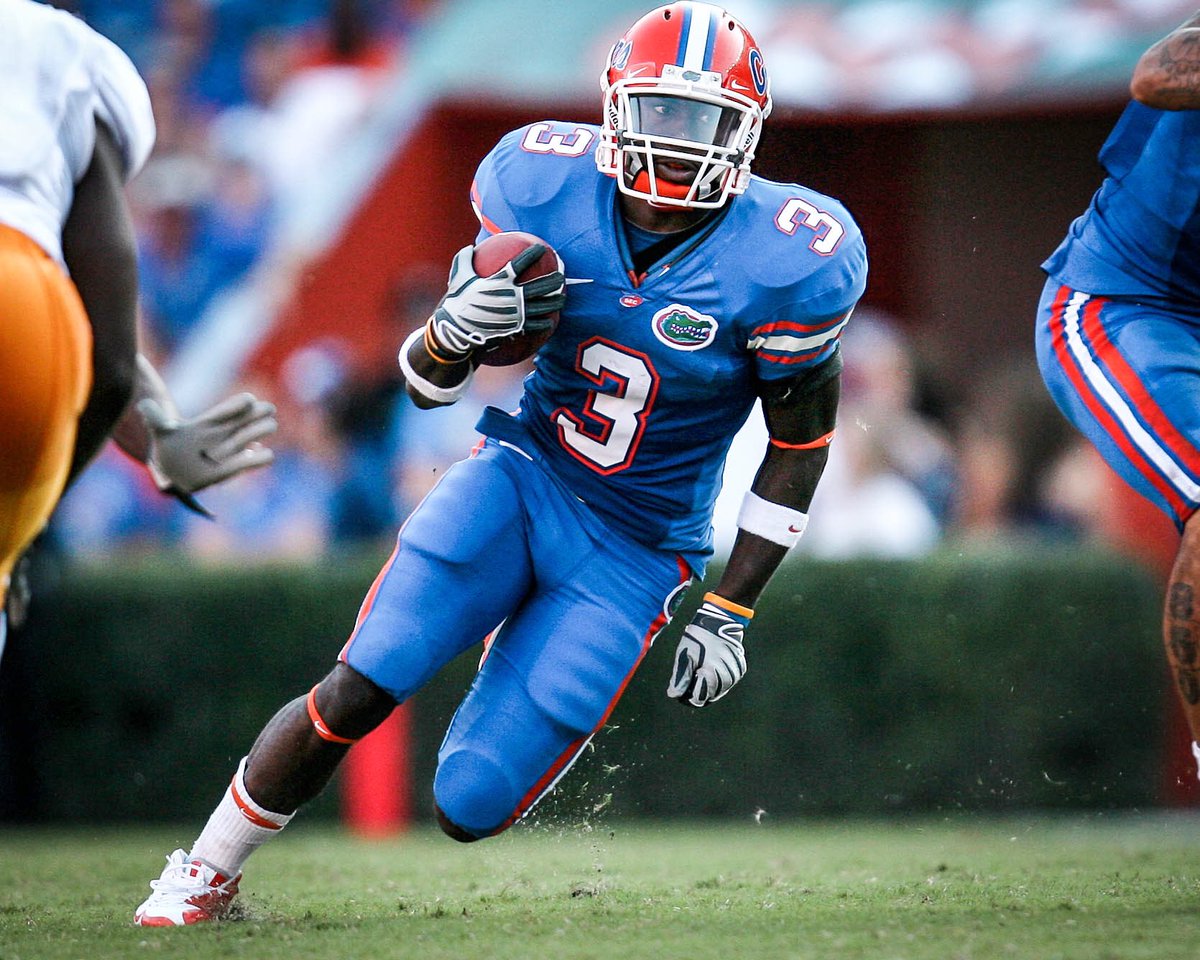 GatorsFB's tweet photo. 3️⃣ weeks... 

#GoGators 🐊 #BeatMiami https://t.co/djmOEqsihg